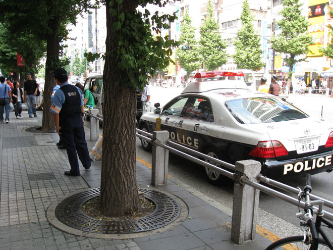 PolÃ­cia continua ronda pesada em Akihabara